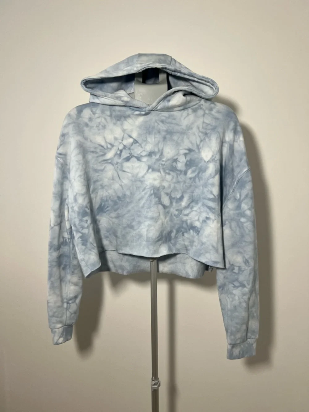 ♡ 4 for $40 ♡ Bluenotes Light Blue Tie-Dye Cropped Hoodie - Picture 1 of 6
